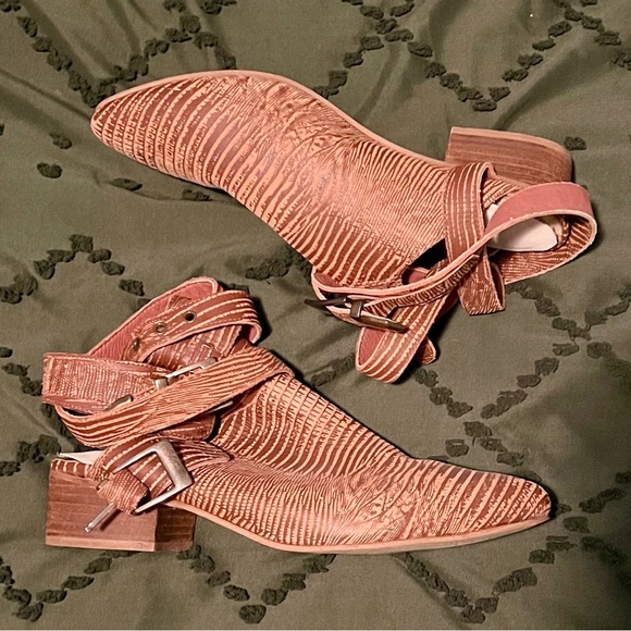 Matisse Leather Buckle-Strap Block Heel Booties – Size 8.5M - Picture 2 of 9